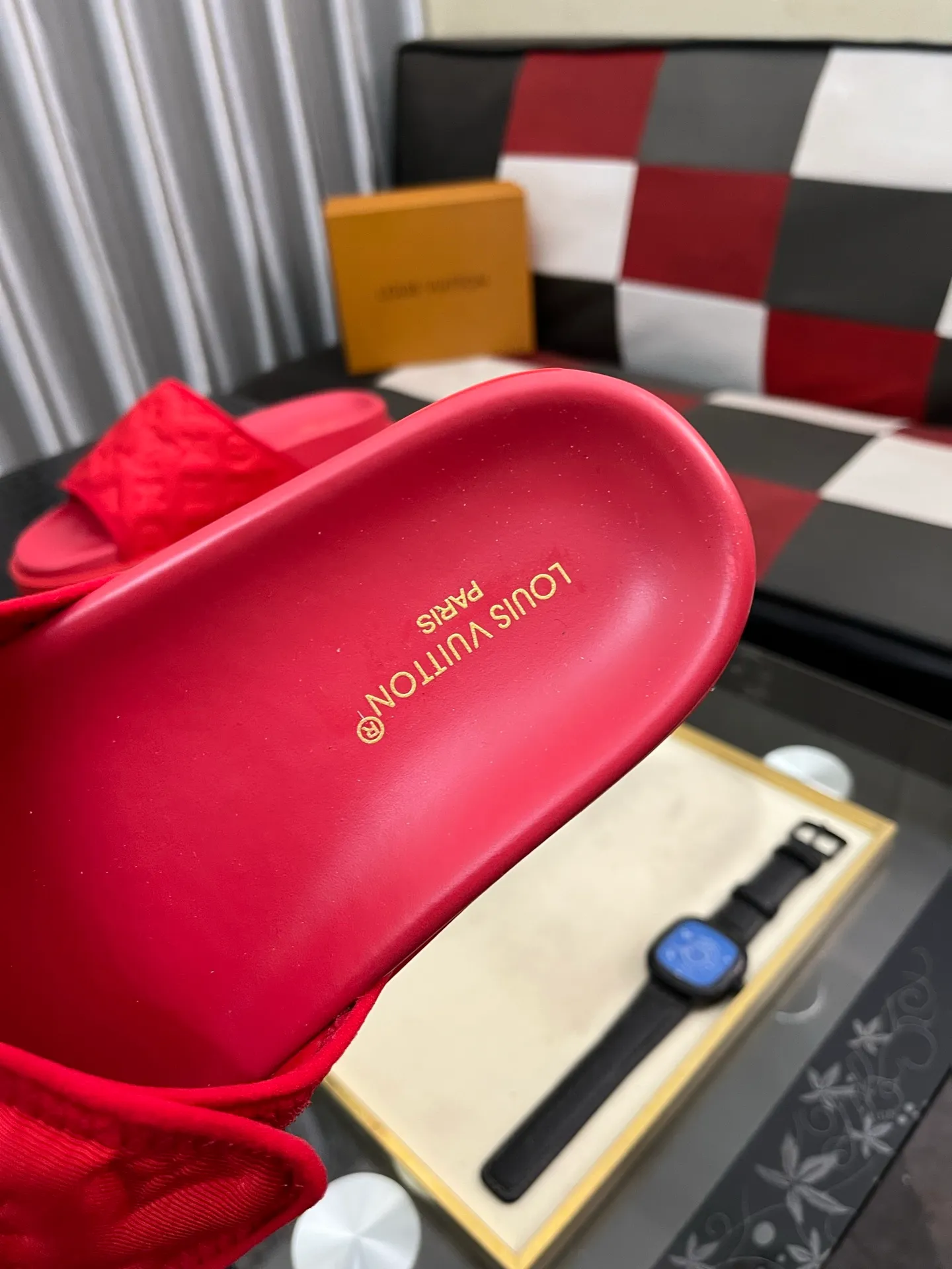 Men's men's shoes💰320⌚️⌚️[Louis Vuitton LV slippers] (high-end cowhide) counter 1:1 fashion style summer must-have! The designer used LV’s iconic outsole. The original simple slippers instantly become fashionable! The upper is made of flexible special cowhide leather straps alternately, and the workmanship is exquisite! A must-have for stylish men in summer, size 38-44